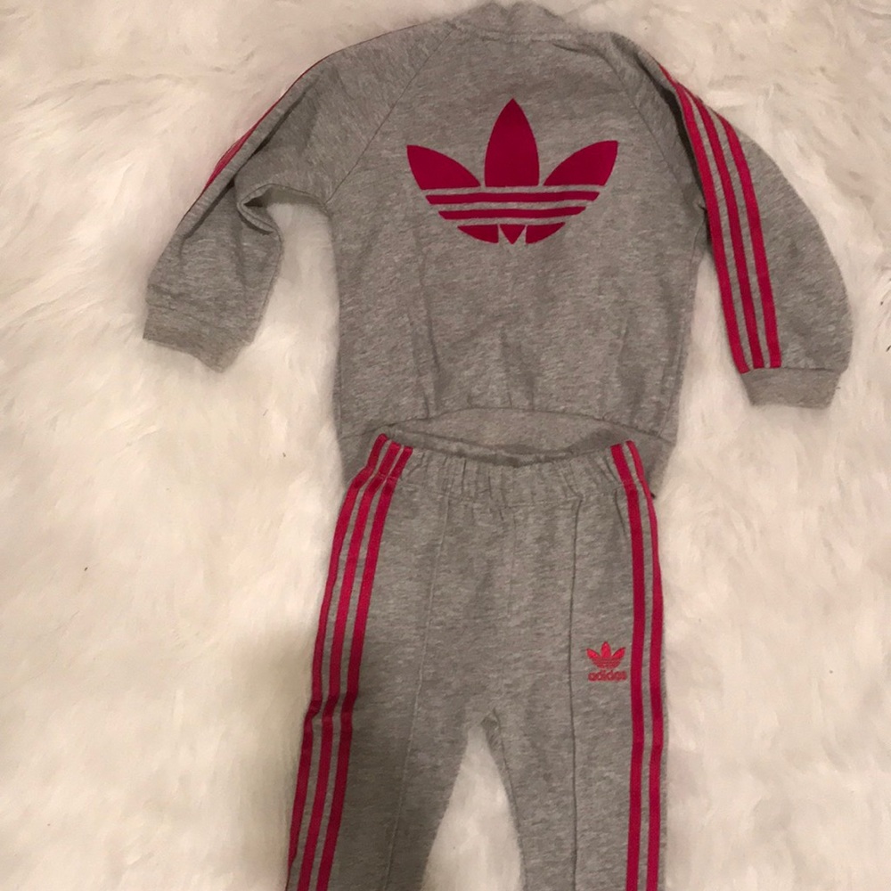 Adidas track suit NWT baby size 12-18 month